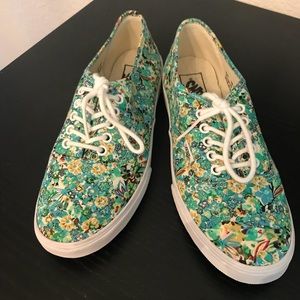 NWOT LOW TOP VANS